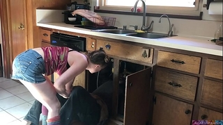 Lucky plumber screwed by legal age teenager - erin electra (clip)