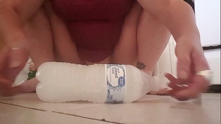 Jynxbunny stuffs a frozen bottle unfathomable in her expecting cum-hole